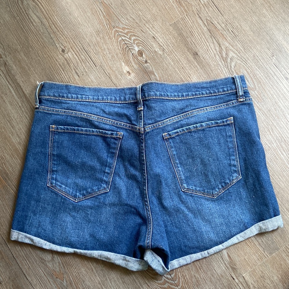 Old Navy Boyfriend Shorts - Picture 3 of 3